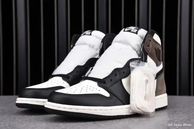 1st Kicks 555088-105 AIR RETRO MOCHA JORDAN HIGH DARK 1 0501